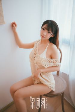 舔高中女生奶头内射视频